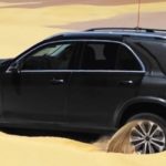 Mercedes-Benz GLE  «прыжками» выбирается из песка