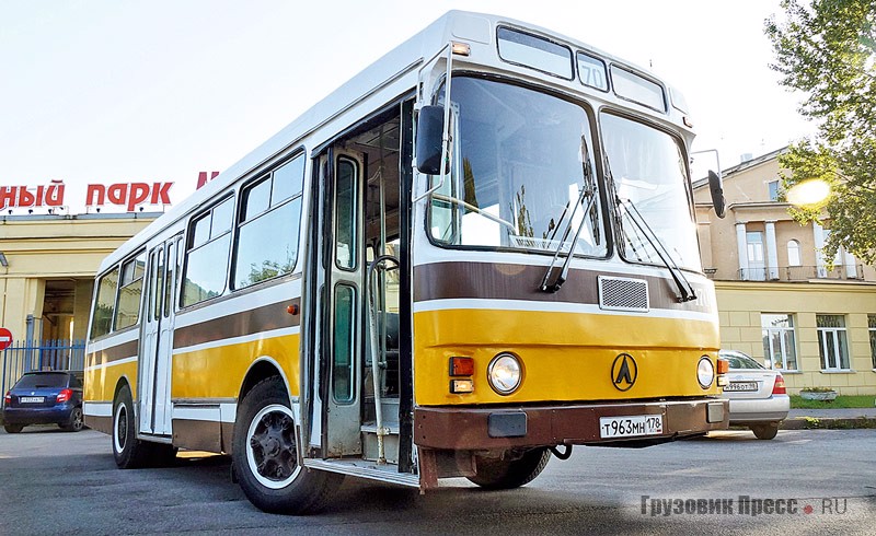Автобус ЛАЗ-42021