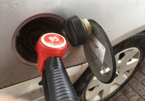В регионах РФ цены на бензин резко растут