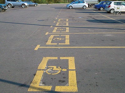 Для инвалидов парковка в любом регионе будет бесплатной