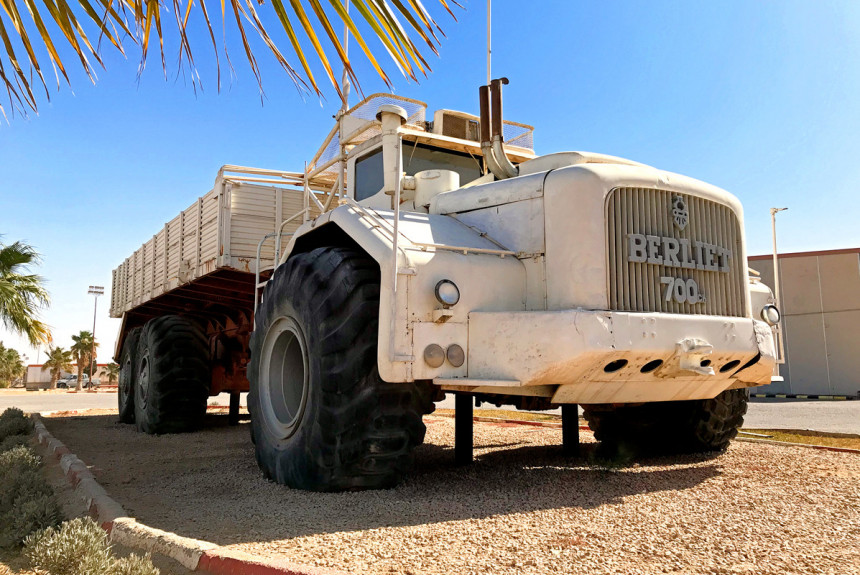 Корабль в пустыне - Berliet T100