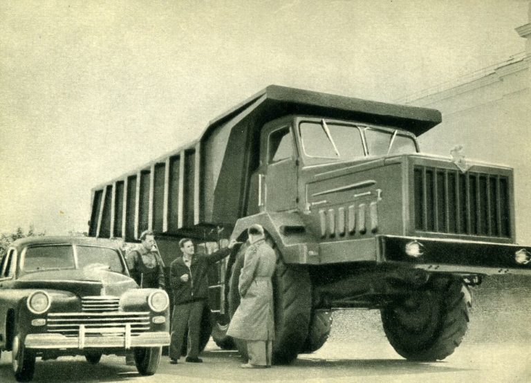 Первый в СССР 40-тонник МАЗ-530