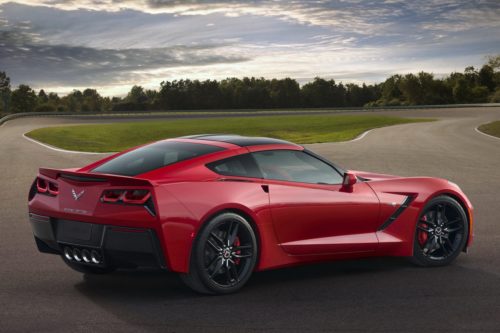 Мощность нового Corvette деформирует кузов
