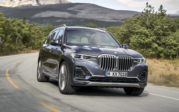 версии M50i кроссоверов BMW X5 и BMW X7