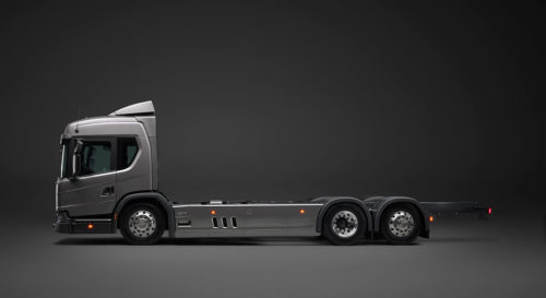 Грузовик Scania с зарядкой от розетки и обычный гибрид