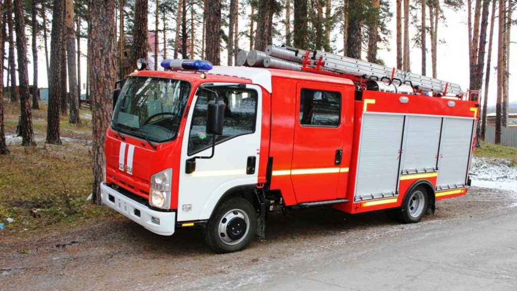 Пожарный автомобиль с двухъядерной кабиной на шасси ISUZU ELF
