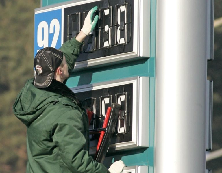 Прогноз властей на стоимость бензина в будущем году