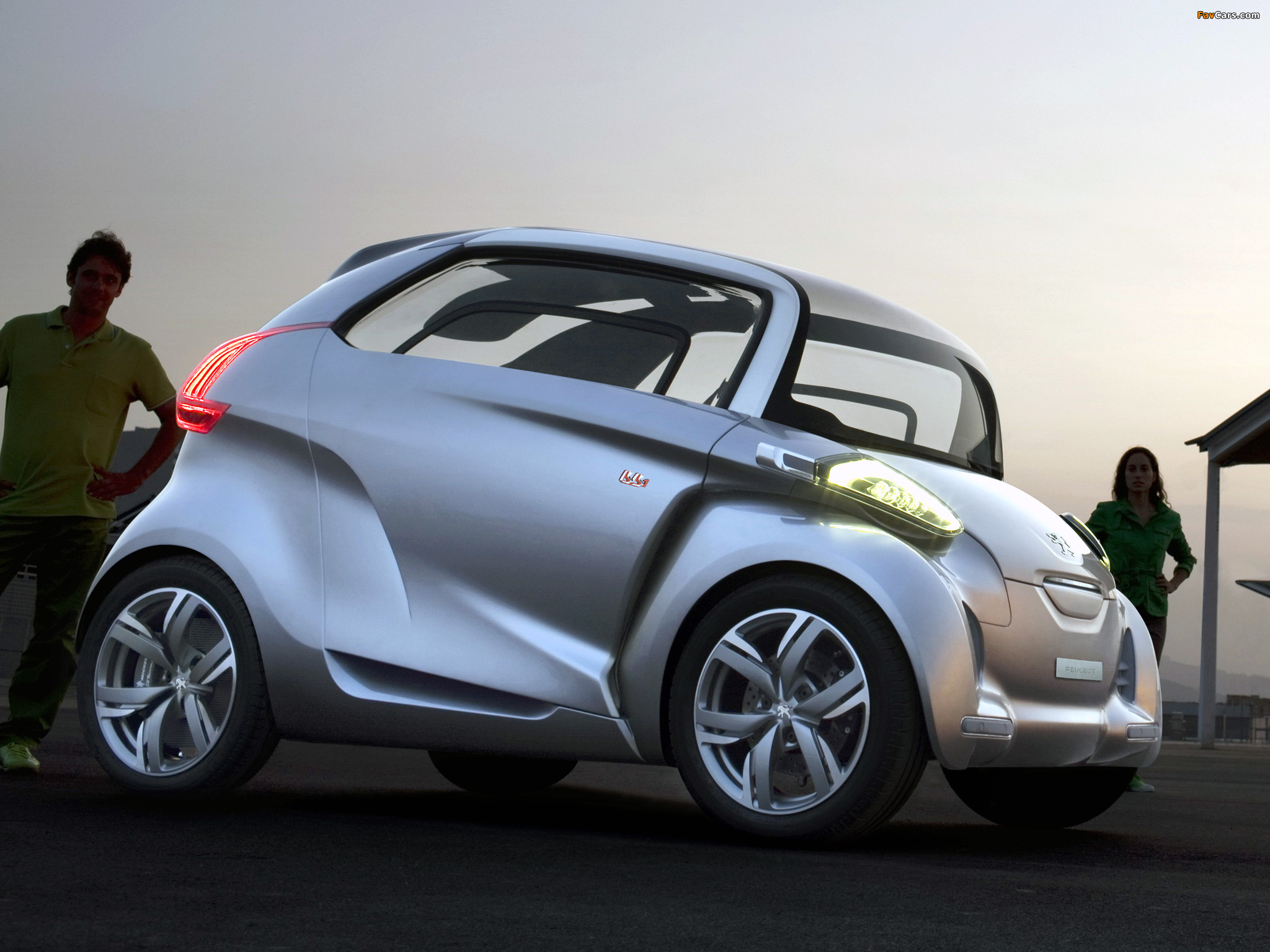 Peugeot - первый в мире серийный электромобиль