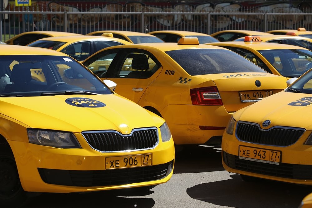 Спрос на услуги такси и каршеринга из-за вируса упал