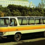Автобус ЗИЛ-118 «Юность» возвращается