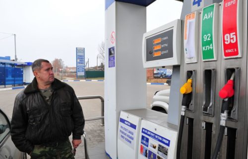 Нонсенс росийского бизнеса - нефть дешевеет, а бензин дорожает