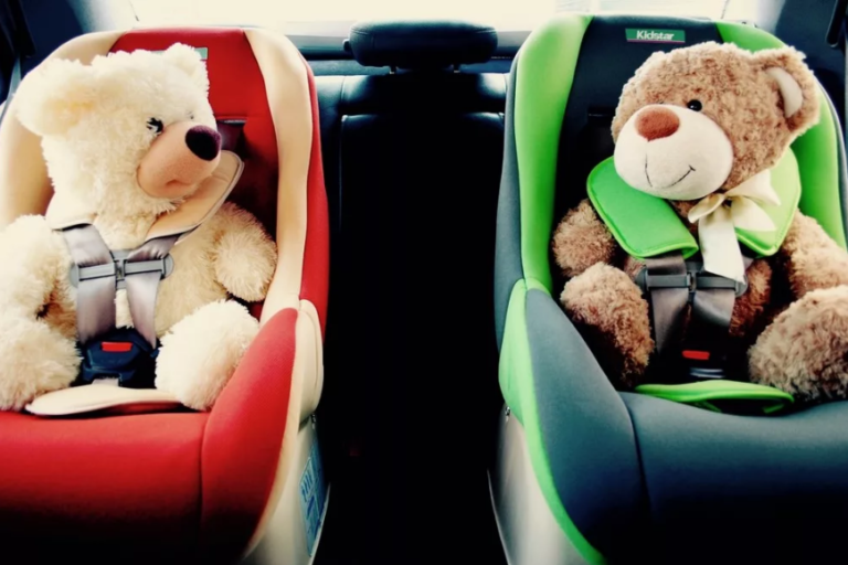 Самое безопасное место для детей в машине