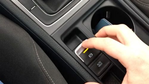 кнопки в автомобиле требуют большой осторожности