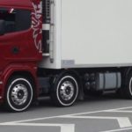 Почему у грузовиков некоторые колёса висят в воздухе