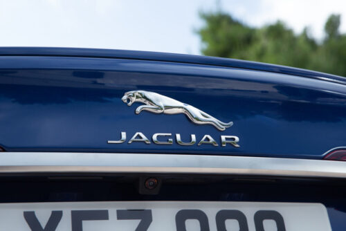 Jaguar конкурирует с Maserati и Bentley