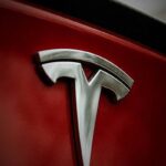 Tesla с одним «дворником» — новая технология