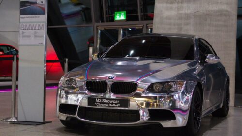 BMW M3 с полностью хромированным кузовом