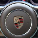 Компания Porsche дарит каждому сотруднику по 7850 евро