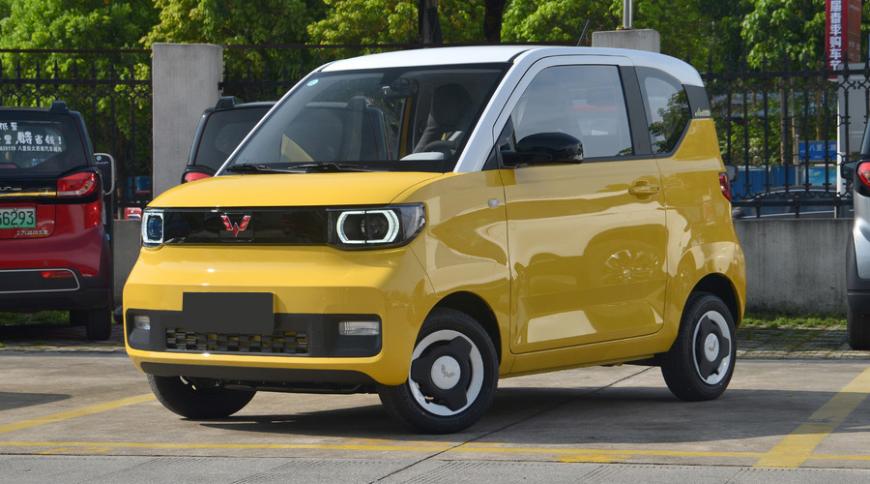 Миниатюрный электрокар Hongguang Mini EV