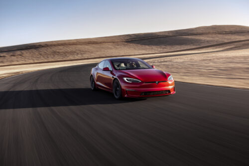 Tesla Model S Plaid - самая быстрая модель бренда