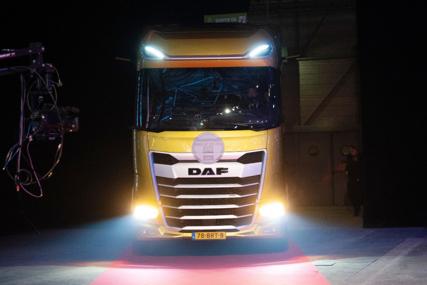 Грузовик года — DAF а Фургон года — Renault-Mercedes