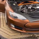 Единственный в мире Tesla с двигателем V8 развивает удивительную мощность