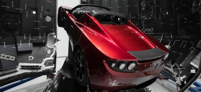 Tesla Roadster Илона Маска - 2 миллиарда миль в космосе