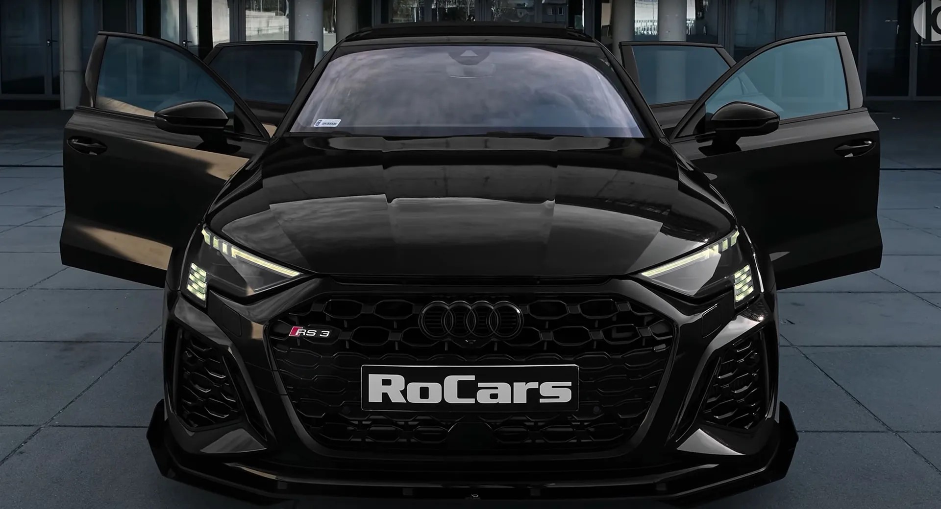 Чёрный Audi RS 3 - особый вид в новом боди-ките