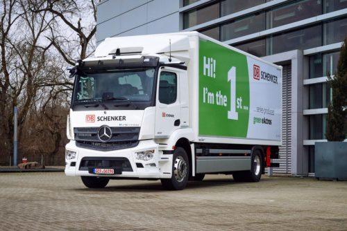 Mercedes e-Actros - первый электрический грузовик передан клиенту