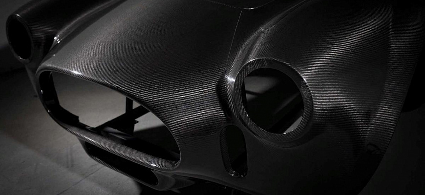 Shelby Cobra - кузов из углеродного волокна весит всего лишь 40 кг