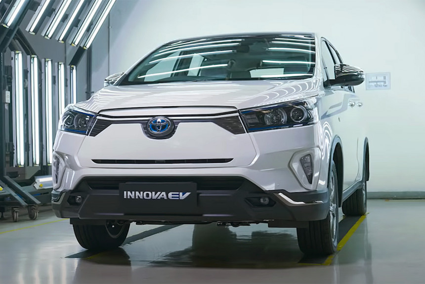 Toyota Kijang Innova - электрический минивэн 