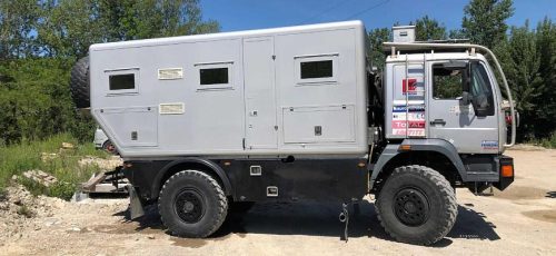 Служебный грузовик Dakar переделали в комфортный дом на колесах